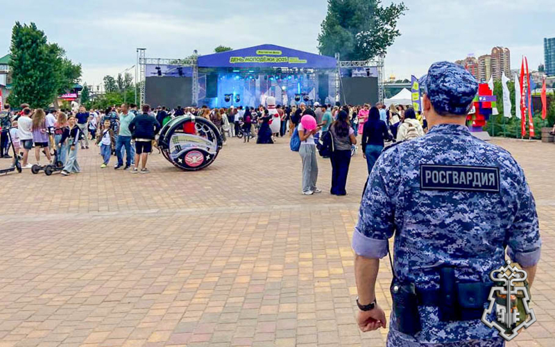 В ДОНСКОЙ СТОЛИЦЕ СОТРУДНИКИ ВНЕВЕДОМСТВЕННОЙ ОХРАНЫ ОБЕСПЕЧИЛИ БЕЗОПАСНОСТЬ ПРАЗДНОВАНИЯ «ДНЯ МОЛОДЕЖИ»