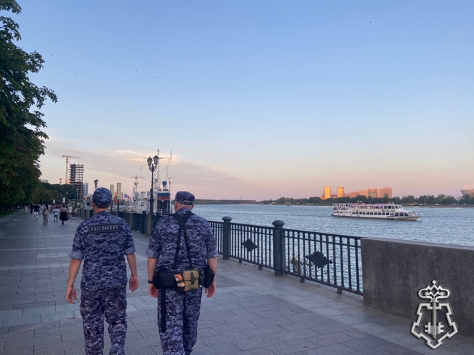 СОТРУДНИКИ ВНЕВЕДОМСТВЕННОЙ ОХРАНЫ ПРИНЯЛИ УЧАСТИЕ В ОБЕСПЕЧЕНИИ ОХРАНЫ ОБЩЕСТВЕННОГО ПОРЯДКА НА ПРАЗДНОВАНИИ ДНЯ ВМФ В ДОНСКОЙ СТОЛИЦЕ