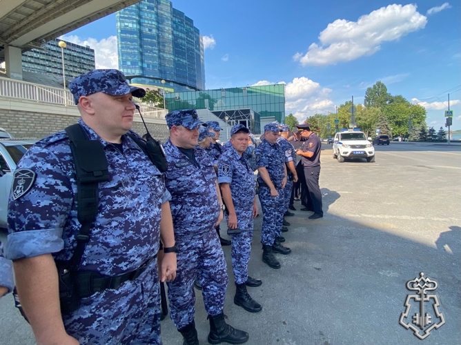 СОТРУДНИКИ ВНЕВЕДОМСТВЕННОЙ ОХРАНЫ ПРИНЯЛИ УЧАСТИЕ В ОБЕСПЕЧЕНИИ ОХРАНЫ ОБЩЕСТВЕННОГО ПОРЯДКА НА ПРАЗДНОВАНИИ ДНЯ ВМФ В ДОНСКОЙ СТОЛИЦЕ