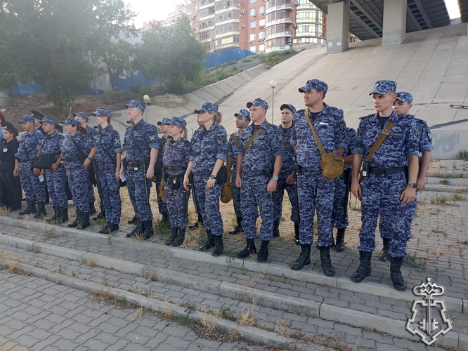 В ДОНСКОЙ СТОЛИЦЕ СОТРУДНИКИ ВНЕВЕДОМСТВЕННОЙ ОХРАНЫ ОБЕСПЕЧИЛИ БЕЗОПАСНОСТЬ ВО ВРЕМЯ ПРОВЕДЕНИЯ ФУТБОЛЬНОГО МАТЧА
