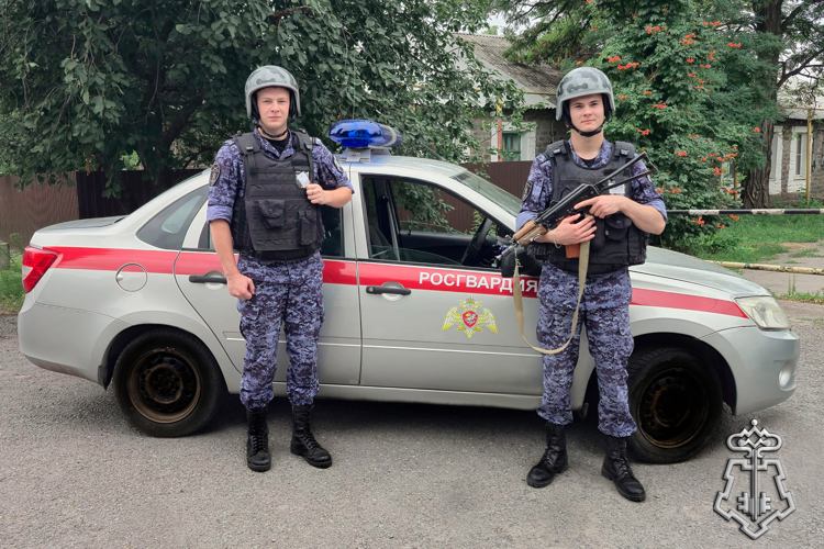В РОСТОВСКОЙ ОБЛАСТИ СОТРУДНИКИ ВНЕВЕДОМСТВЕННОЙ ОХРАНЫ ЗАДЕРЖАЛИ ГРАЖДАНИНА ЗА НАНЕСЕНИЕ НОЖЕВОГО РАНЕНИЯ.