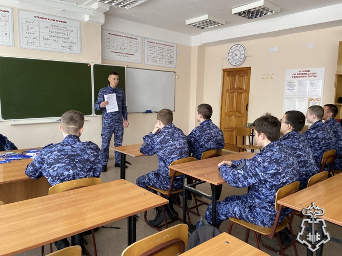 В ТАГАНРОГЕ СОТРУДНИКИ ВНЕВЕДОМСТВЕННОЙ ОХРАНЫ ПРОВЕЛИ УРОК МУЖЕСТВА С УЧАЩИМИСЯ ТЕХНИЧЕСКОГО КОЛЛЕДЖА