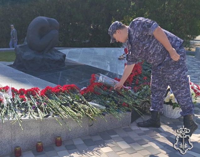 В ГОРОДЕ ВОЛГОДОНСКЕ СОТРУДНИКИ ВНЕВЕДОМСТВЕННОЙ ОХРАНЫ ПОЧТИЛИ ПАМЯТЬ ЖЕРТВ ТЕРАКТА