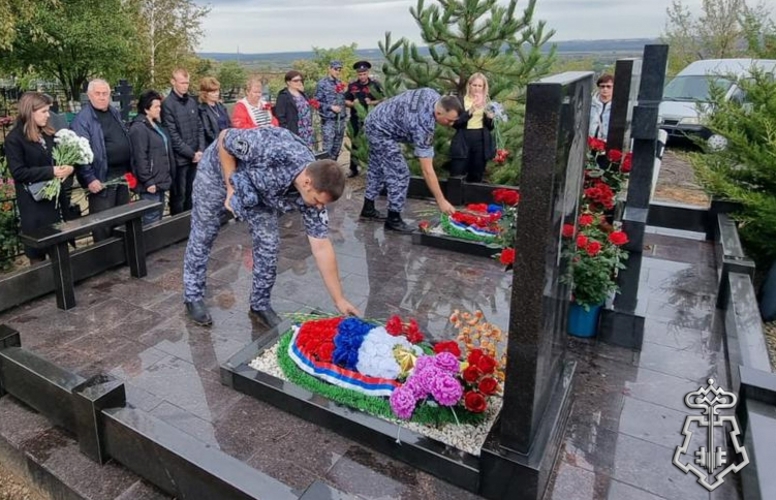 В РОСТОВСКОЙ ОБЛАСТИ СОТРУДНИКИ ВНЕВЕДОМСТВЕННОЙ ОХРАНЫ ПОЧТИЛИ ПАМЯТЬ КОЛЛЕГ, ПОГИБШИХ ПРИ ИСПОЛНЕНИИ СЛУЖЕБНЫХ ОБЯЗАННОСТЕЙ В ГОРОДЕ НОВОЧЕРКАССКЕ В 2012 ГОДУ