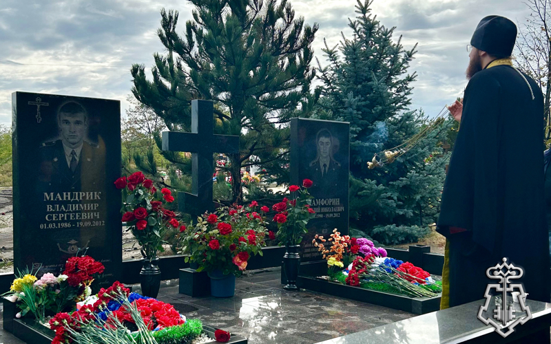 В РОСТОВСКОЙ ОБЛАСТИ СОТРУДНИКИ ВНЕВЕДОМСТВЕННОЙ ОХРАНЫ ПОЧТИЛИ ПАМЯТЬ КОЛЛЕГ, ПОГИБШИХ ПРИ ИСПОЛНЕНИИ СЛУЖЕБНЫХ ОБЯЗАННОСТЕЙ В ГОРОДЕ НОВОЧЕРКАССКЕ В 2012 ГОДУ