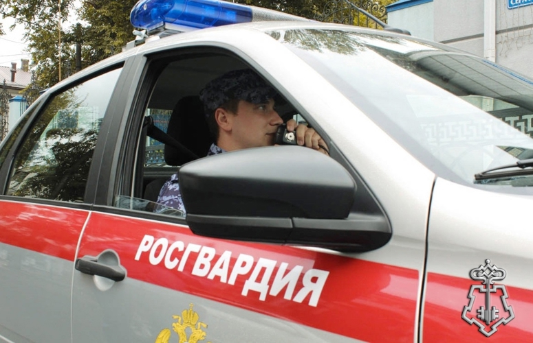 В ВОРОШИЛОВСКОМ РАЙОНЕ ГОРОДА РОСТОВА-НА-ДОНУ СОТРУДНИКИ ВНЕВЕДОМСТВЕННОЙ ОХРАНЫ ЗАДЕРЖАЛИ ГРАЖДАНИНА ПОДОЗРЕВАЕМОГО В КРАЖЕ МОБИЛЬНОГО ТЕЛЕФОНА