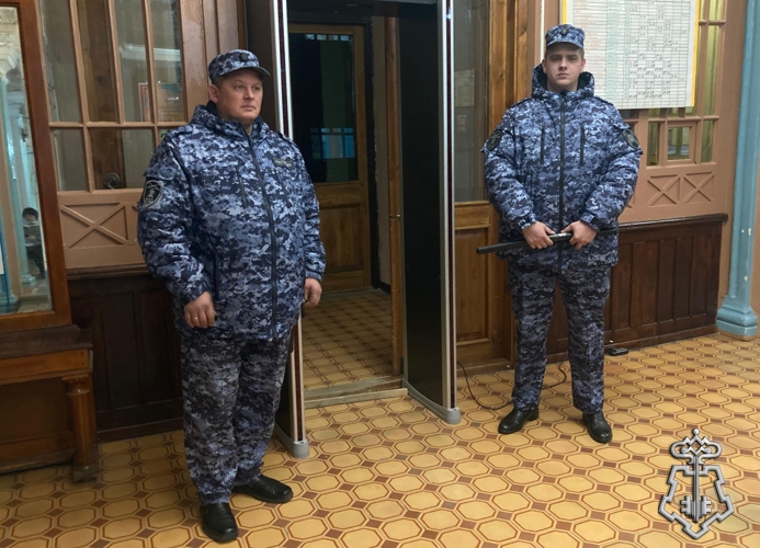 В ГОРОДЕ КРАСНЫЙ СУЛИН РОСТОВСКОЙ ОБЛАСТИ, СОТРУДНИКИ ВНЕВЕДОМСТВЕННОЙ ОХРАНЫ ОБЕСПЕЧИЛИ БЕЗОПАСНОСТЬ НА ПРАЗДНИЧНЫХ МЕРОПРИЯТИЯХ ПОСВЯЩЕННЫХ «ДНЮ ОТЦА»