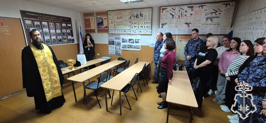 В ГОРОДЕ АЗОВЕ РОСТОВСКОЙ ОБЛАСТИ ОСВЯТИЛИ ЗДАНИЕ И ПОМЕЩЕНИЯ ОТДЕЛА ВНЕВЕДОМСТВЕННОЙ ОХРАНЫ 