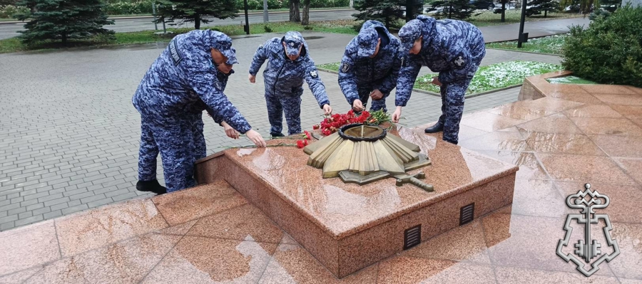 ПАМЯТЬ ГЕРОЕВ ОТЕЧЕСТВА ПОЧТИЛИ СОТРУДНИКИ ВНЕВЕДОМСТВЕННОЙ ОХРАНЫ В РОСТОВСКОЙ ОБЛАСТИ 