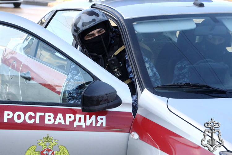 В СОВЕТСКОМ РАЙОНЕ ГОРОДА РОСТОВА-НА-ДОНУ СОТРУДНИКИ ВНЕВЕДОМСТВЕННОЙ ОХРАНЫ ЗАДЕРЖАЛИ ПОДОЗРЕВАЕМОГО В УБИЙСТВЕ