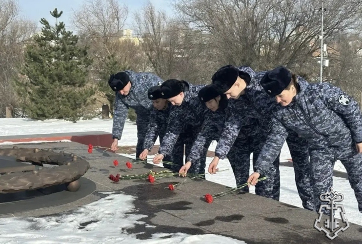 СОТРУДНИКИ ВНЕВЕДОМСТВЕННОЙ ОХРАНЫ РОСТОВСКОЙ ОБЛАСТИ ПОЧТИЛИ ПАМЯТЬ ГЕРОЕВ СТАЛИНГРАДСКОЙ БИТВЫ