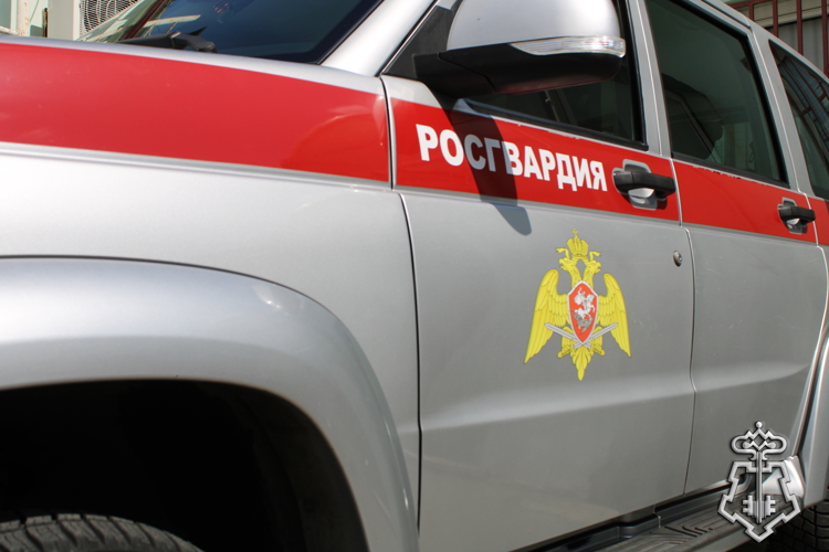 В ГОРОДЕ КАМЕНСК-ШАХТИНСКИЙ СОТРУДНИКИ ВНЕВЕДОМСТВЕННОЙ ОХРАНЫ ОРГАНИЗОВАЛИ ПЕРЕДАЧУ ГУМАНИТАРНОЙ ПОМОЩИ В ЗОНУ СВО