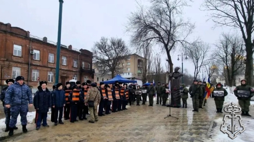 В РОСТОВСКОЙ ОБЛАСТИ СОТРУДНИКИ ВНЕВЕДОМСТВЕННОЙ ОХРАНЫ ПОЧТИЛИ ПАМЯТЬ ВОИНОВ КРАСНОЙ АРМИИ ОСВОБОЖДАВШИХ ОТ НЕМЕЦКО-ФАШИСТСКИХ ЗАХВАТЧИКОВ ГОРОДА И РАЙОНЫ ДОНСКОГО КРАЯ 