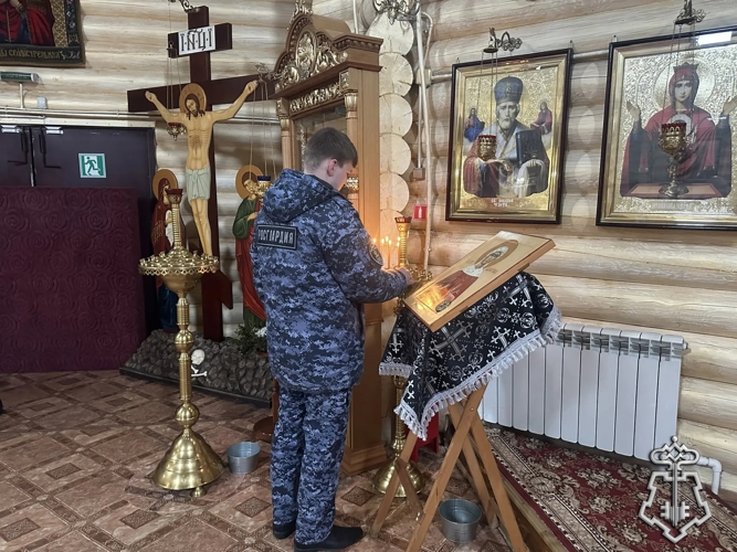 «С ВЕРОЙ В СЕРДЦЕ И В ДУШЕ» СОТРУДНИКИ ВНЕВЕДОМСТВЕННОЙ ОХРАНЫ РОСТОВСКОЙ ОБЛАСТИ ПРОВЕЛИ ВСТРЕЧИ С ДУХОВНЫМИ НАСТАВНИКАМИ СВОИХ ПОДРАЗДЕЛЕНИЙ И СОВЕРШИЛИ МОЛЕБНЫ ЗА ЗДРАВИЕ ВСЕХ ЗАЩИТНИКОВ ПРАВОПОРЯДКА