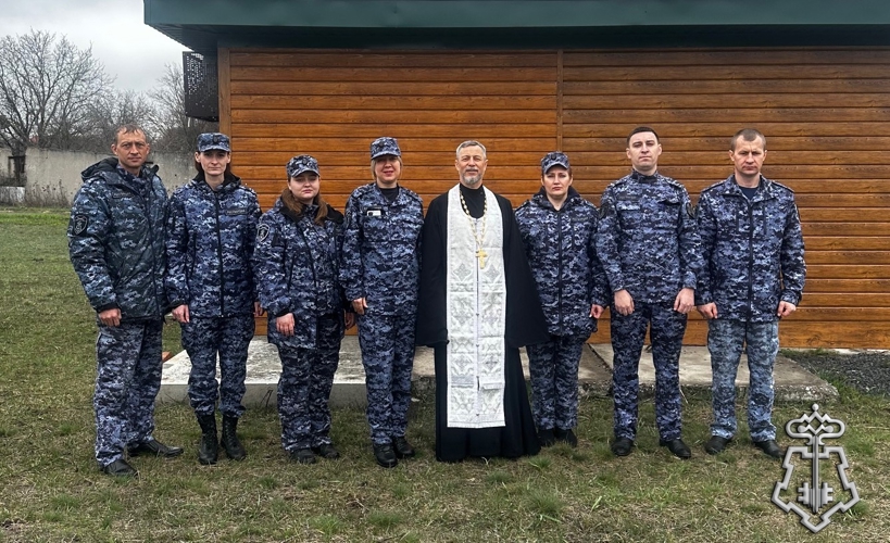 «С ВЕРОЙ В СЕРДЦЕ И В ДУШЕ» СОТРУДНИКИ ВНЕВЕДОМСТВЕННОЙ ОХРАНЫ РОСТОВСКОЙ ОБЛАСТИ ПРОВЕЛИ ВСТРЕЧИ С ДУХОВНЫМИ НАСТАВНИКАМИ СВОИХ ПОДРАЗДЕЛЕНИЙ И СОВЕРШИЛИ МОЛЕБНЫ ЗА ЗДРАВИЕ ВСЕХ ЗАЩИТНИКОВ ПРАВОПОРЯДКА