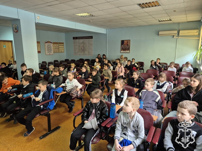 В ПРЕДДВЕРИИ 10-Й ГОДОВЩИНЫ СО ДНЯ СОЗДАНИЯ ВОЙСК НАЦИОНАЛЬНОЙ ГВАРДИИ РОССИЙСКОЙ ФЕДЕРАЦИИ, СОТРУДНИКИ ВНЕВЕДОМСТВЕННОЙ ОХРАНЫ ПРОВЕЛИ РЯД ПАТРИОТИЧЕСКИХ МЕРОПРИЯТИЙ В ГОРОДАХ И РАЙОНАХ РОСТОВСКОЙ ОБЛАСТИ С ПОДРАСТАЮЩИМ ПОКОЛЕНИЕМ ЗАЩИТНИКОВ ОТЕЧЕСТВА