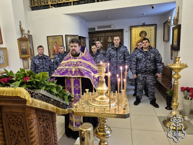 «С ВЕРОЙ В СЕРДЦЕ И В ДУШЕ» СОТРУДНИКИ ВНЕВЕДОМСТВЕННОЙ ОХРАНЫ РОСТОВСКОЙ ОБЛАСТИ ПРОВЕЛИ ВСТРЕЧИ С ДУХОВНЫМИ НАСТАВНИКАМИ СВОИХ ПОДРАЗДЕЛЕНИЙ И СОВЕРШИЛИ МОЛЕБНЫ ЗА ЗДРАВИЕ ВСЕХ ЗАЩИТНИКОВ ПРАВОПОРЯДКА