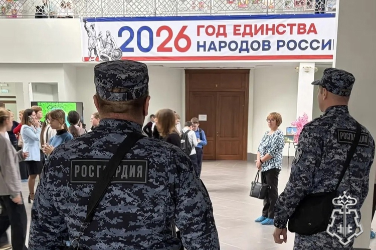 «12 ЛЕТ В РОДНОЙ ГАВАНИ». В ГОРОДЕ ДОНЕЦКЕ РОСТОВСКОЙ ОБЛАСТИ СОТРУДНИКИ ВНЕВЕДОМСТВЕННОЙ ОХРАНЫ ПРИНЯЛИ УЧАСТИЕ В ОХРАНЕ ПОРЯДКА НА ПРАЗДНИЧНЫХ МЕРОПРИЯТИЯХ ПОСВЯЩЕННЫХ ВОССОЕДИНЕНИЮ КРЫМА С РОССИЕЙ