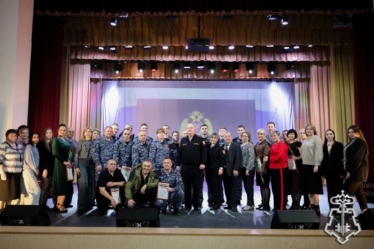 В ГОРОДЕ КРАСНЫЙ СУЛИН ПРОШЕЛ ПРАЗДНИЧНЫЙ КОНЦЕРТ ПОСВЯЩЕННЫЙ 10-Й ГОДОВЩИНЕ СОЗДАНИЯ ВОЙСК НАЦИОНАЛЬНОЙ ГВАРДИИ РОССИЙСКОЙ ФЕДЕРАЦИИ