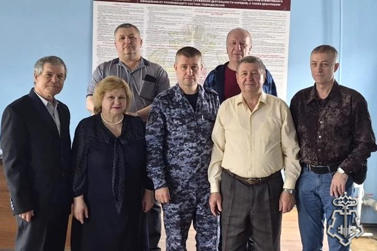 В ГОРОДЕ НОВОШАХТИНСКЕ СОТРУДНИКИ ОТДЕЛА ВНЕВЕДОМСТВЕННОЙ ОХРАНЫ ПОЗДРАВИЛИ ВЕТЕРАНОВ ОРГАНОВ ВНУТРЕННИХ ДЕЛ С ПРОФЕССИОНАЛЬНЫМ ПРАЗДНИКОМ