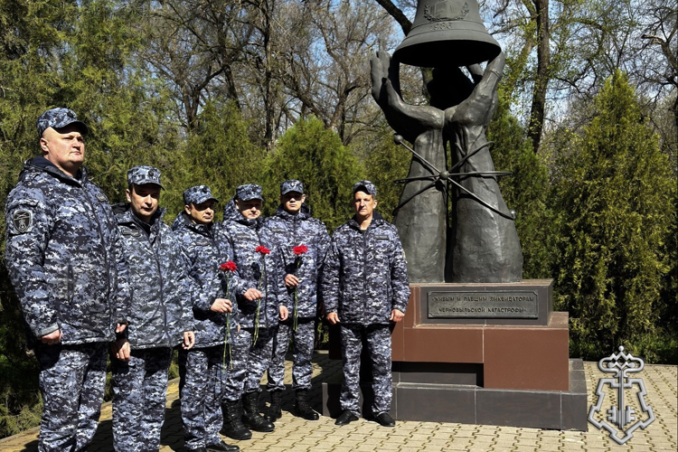 В РОСТОВСКОЙ ОБЛАСТИ СОТРУДНИКИ ВНЕВЕДОМСТВЕННОЙ ОХРАНЫ ПОЧТИЛИ ПАМЯТЬ ГЕРОЕВ - ЛИКВИДАТОРОВ АВАРИИ НА ЧЕРНОБЫЛЬСКОЙ АЭС