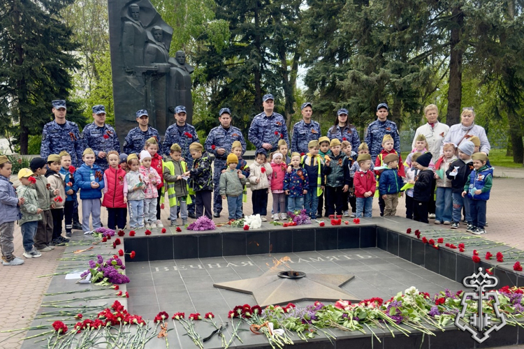 В РОСТОВСКОЙ ОБЛАСТИ СОТРУДНИКИ ВНЕВЕДОМСТВЕННОЙ ОХРАНЫ ПРОВЕЛИ РЯД ПАМЯТНЫХ МЕРОПРИЯТИЙ В ПРЕДДВЕРИИ ДНЯ ПОБЕДЫ
