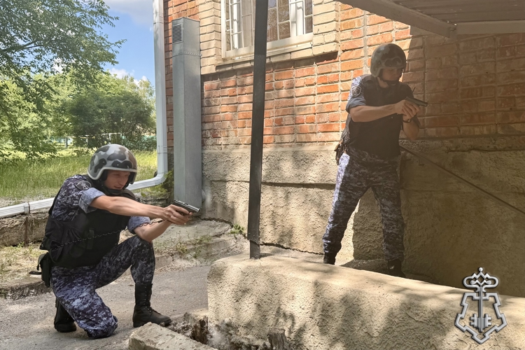 В РОСТОВСКОЙ ОБЛАСТИ СОТРУДНИКИ ВНЕВЕДОМСТВЕННОЙ ОХРАНЫ ПРОВЕЛИ КОНКУРС ПРОФЕССИОНАЛЬНОГО МАСТЕРСТВА
