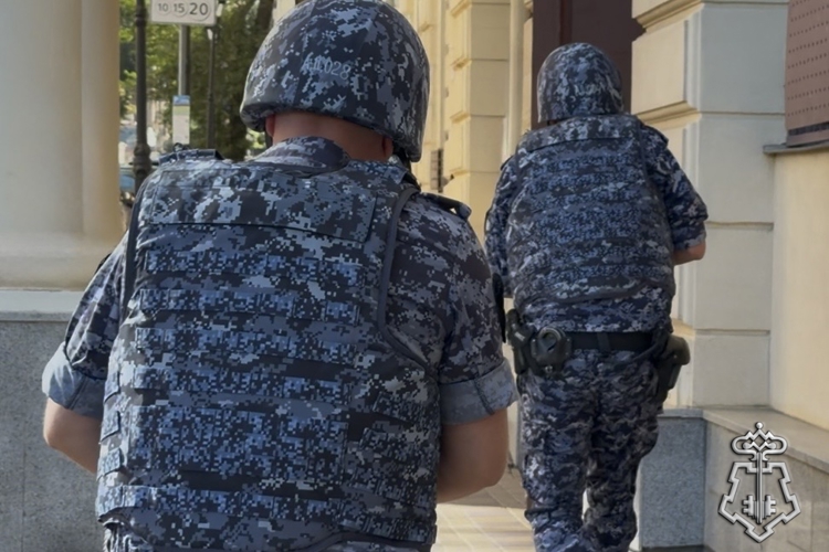 В РОСТОВЕ-НА-ДОНУ СОТРУДНИКИ ВНЕВЕДОМСТВЕННОЙ ОХРАНЫ ПРЕСЕКЛИ ПОПЫТКУ ХИЩЕНИЯ В СУПЕРМАРКЕТЕ